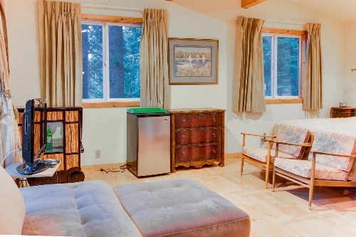 Chamberlands Cabin image 2