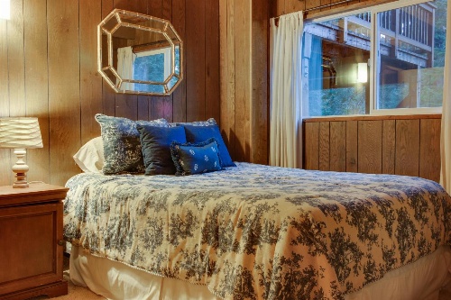 Chamberlands Cabin image 4